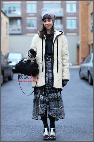 <em>开衫毛衣</em>也走俏 搭配连衣裙很妙-<em>雅女</em>频道-雅安